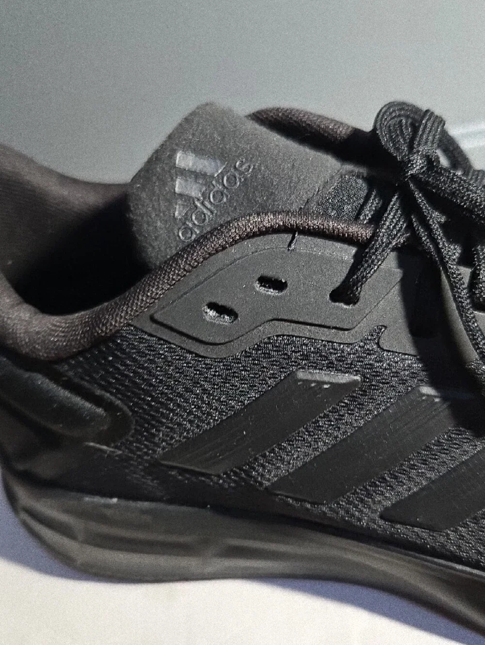 adidas Men's All-Black Cushioned Athletic Sneakers Nwb Size 9 1/2
